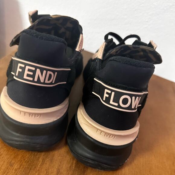 Fendi sneakers shoes Sz 8 mint condition designer shoes with box